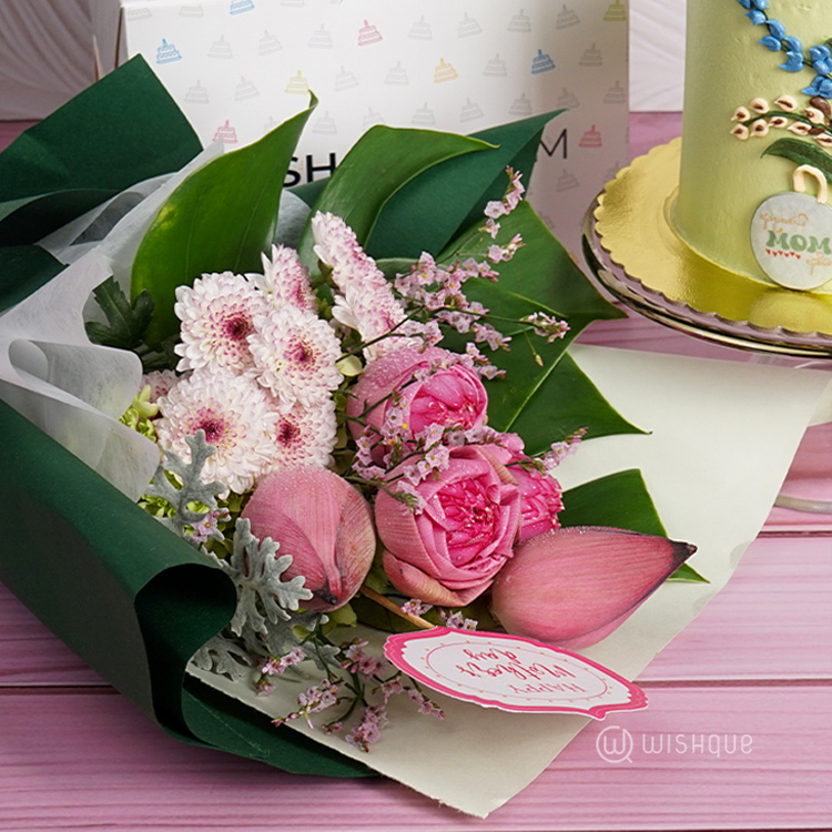 Adarei Amma With MOM Floral Gift Set