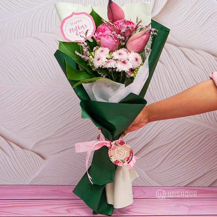 Adarei Amma With MOM Floral Gift Set