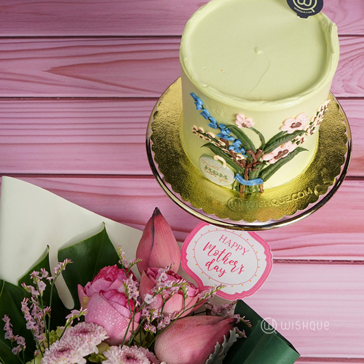 Adarei Amma With MOM Floral Gift Set