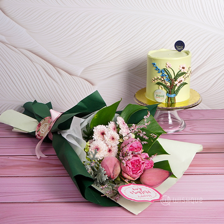 Adarei Amma With MOM Floral Gift Set