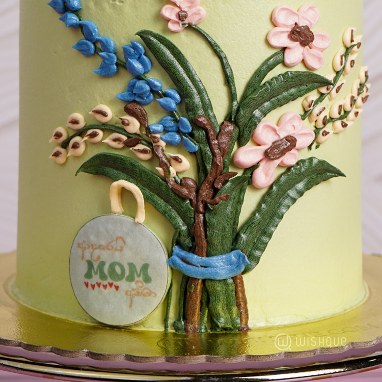 Adarei Amma With MOM Floral Gift Set