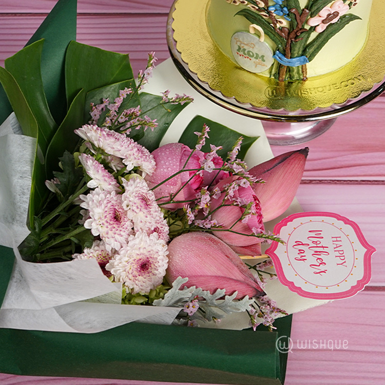 Adarei Amma With MOM Floral Gift Set