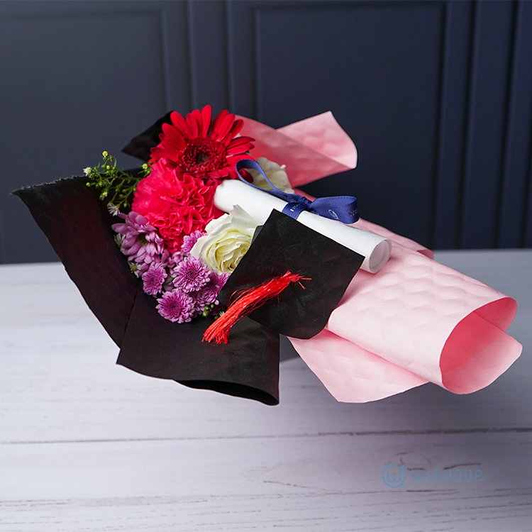 Graduate’s Pride Fresh Flower Bouquet