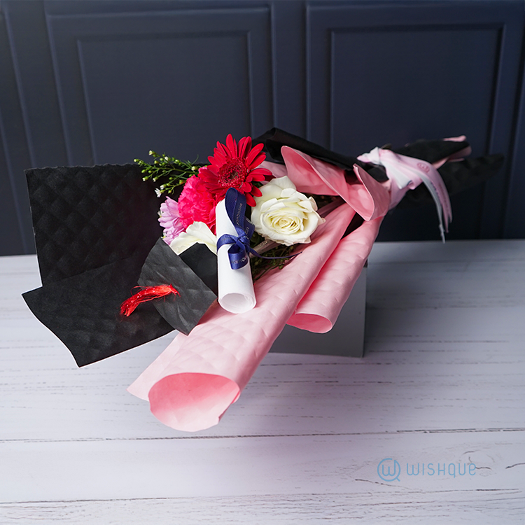 Graduate’s Pride Fresh Flower Bouquet