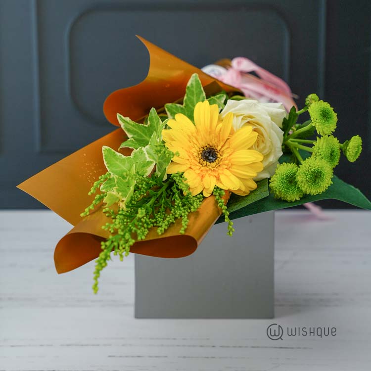 Ivory Sunshine Mini Flower Bouquet