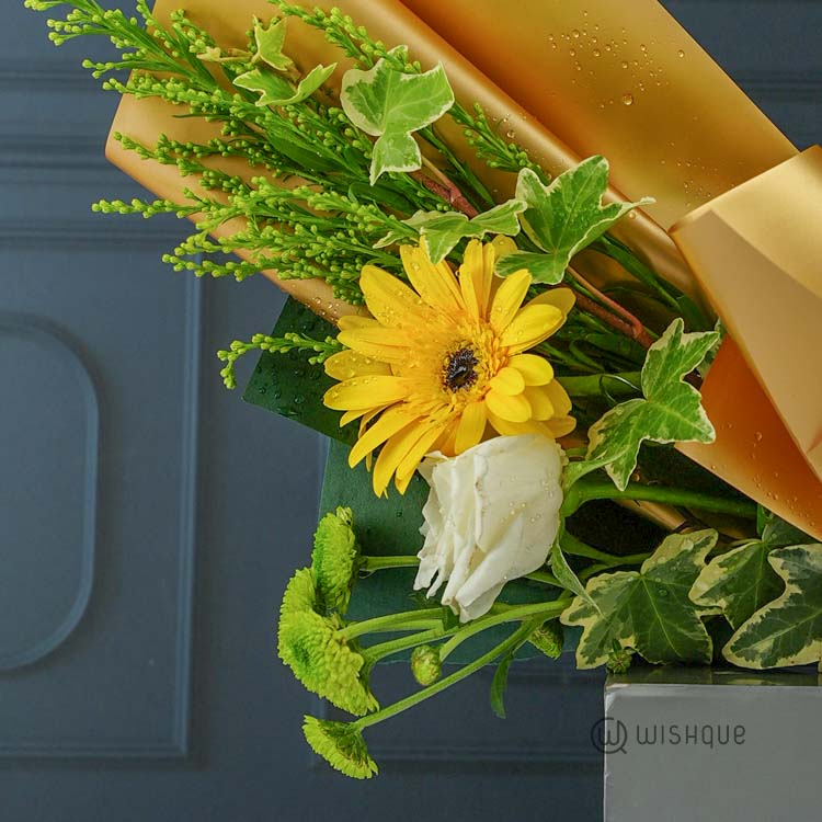 Ivory Sunshine Mini Flower Bouquet