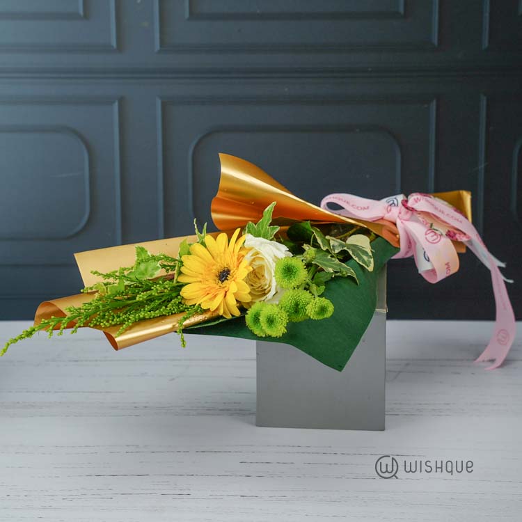 Ivory Sunshine Mini Flower Bouquet