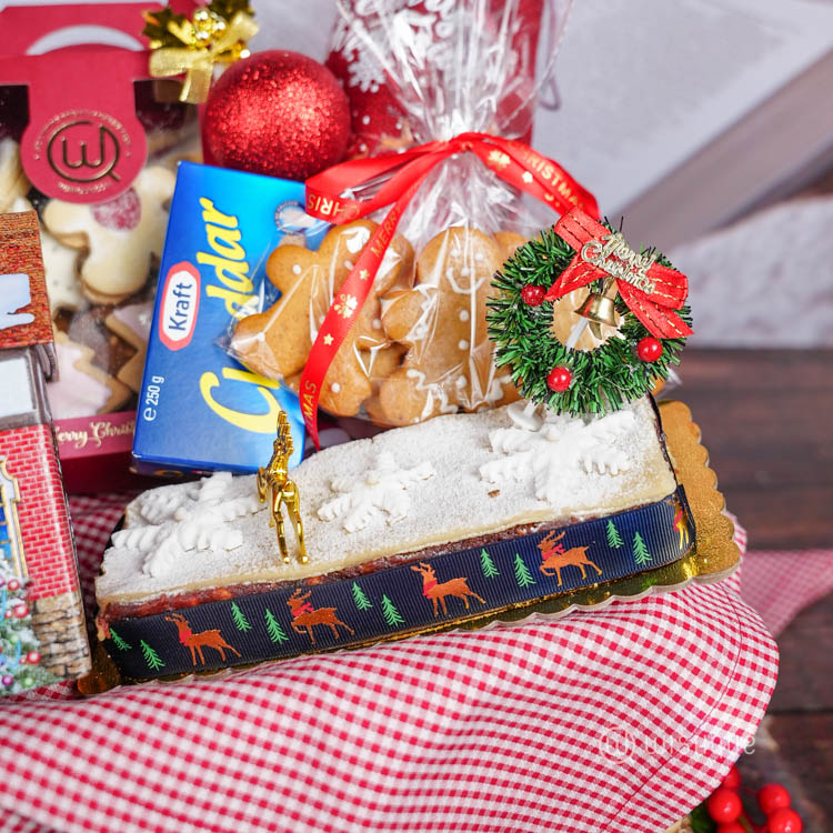 Winter Cottage Treats Hamper