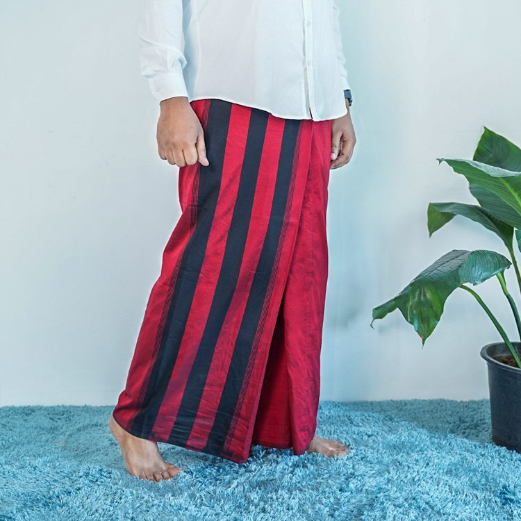 Avurudu Colour Red & Black Handloom Sarong