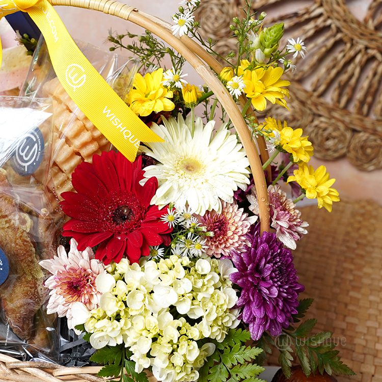 Avurudu Blossom & Sweet Delight Basket