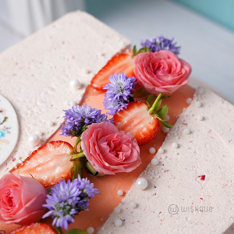 Fresh Blush Blooms Strawberry Blended Vanilla Cake