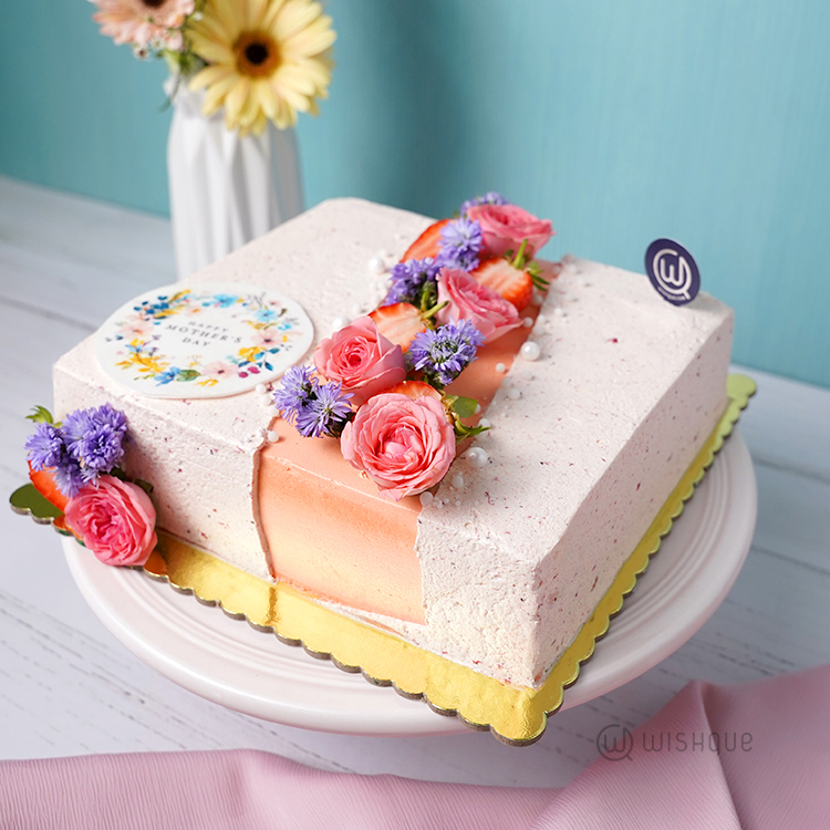 Fresh Blush Blooms Strawberry Blended Vanilla Cake