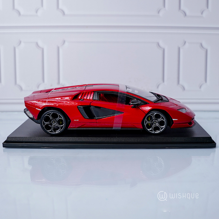 Maisto Lamborghini Countach LPI 800-4 Burgundy Special Edition