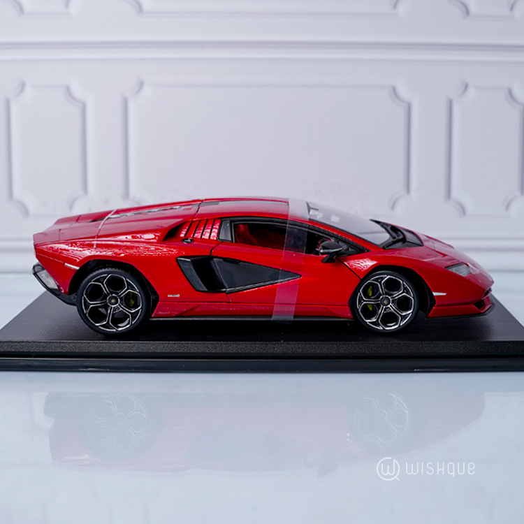 Maisto Lamborghini Countach LPI 800-4 Burgundy Special Edition