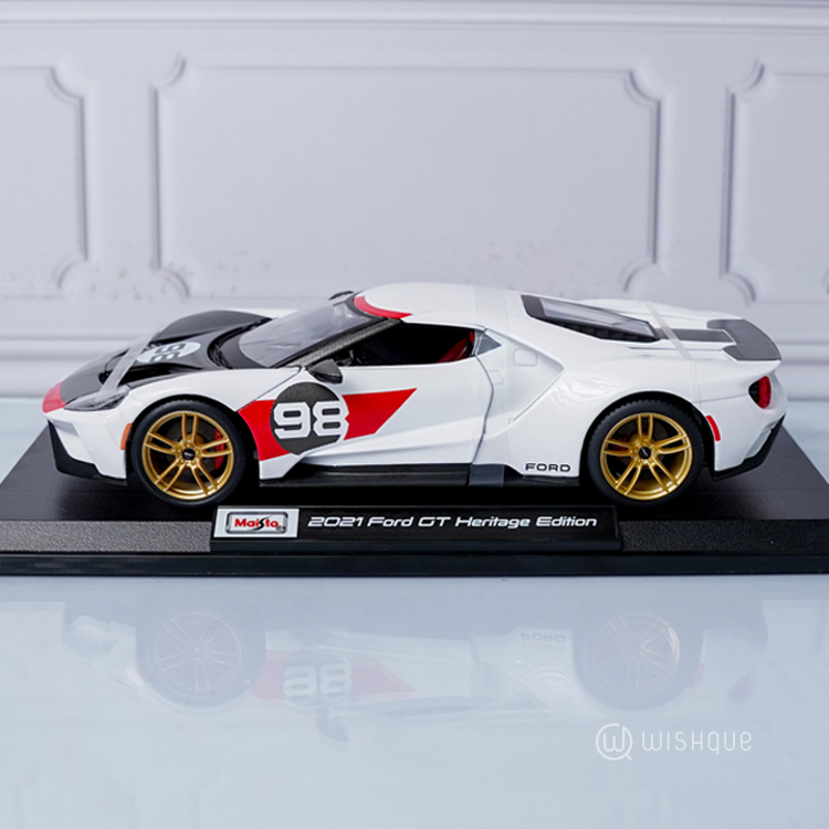 Maisto 2021 Ford GT Heritage White Special Edition
