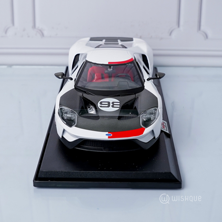 Maisto 2021 Ford GT Heritage White Special Edition