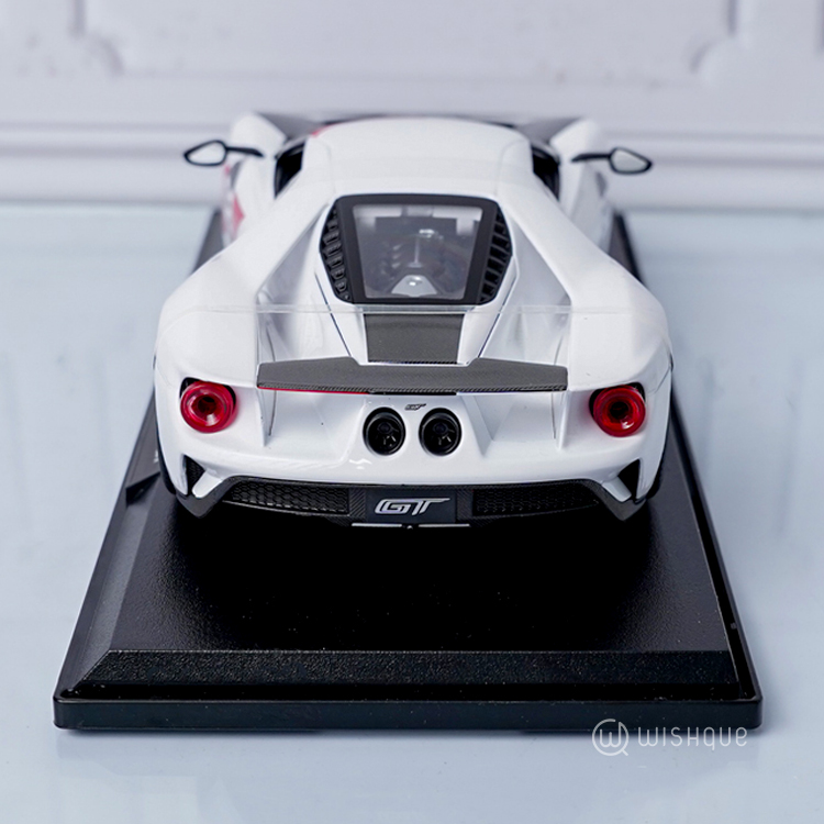 Maisto 2021 Ford GT Heritage White Special Edition