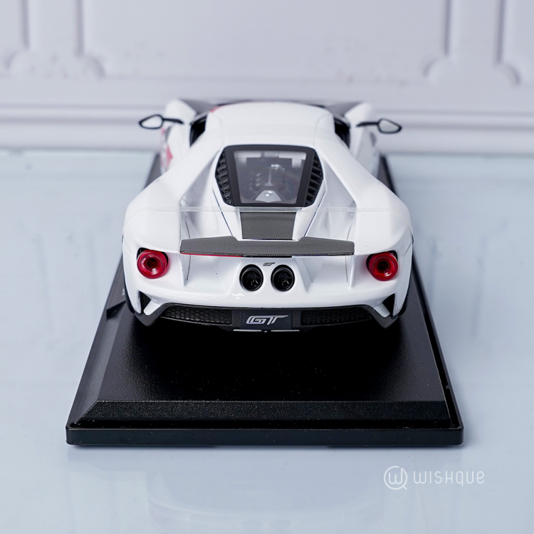 Maisto 2021 Ford GT Heritage White Special Edition