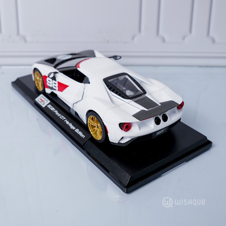 Maisto 2021 Ford GT Heritage White Special Edition