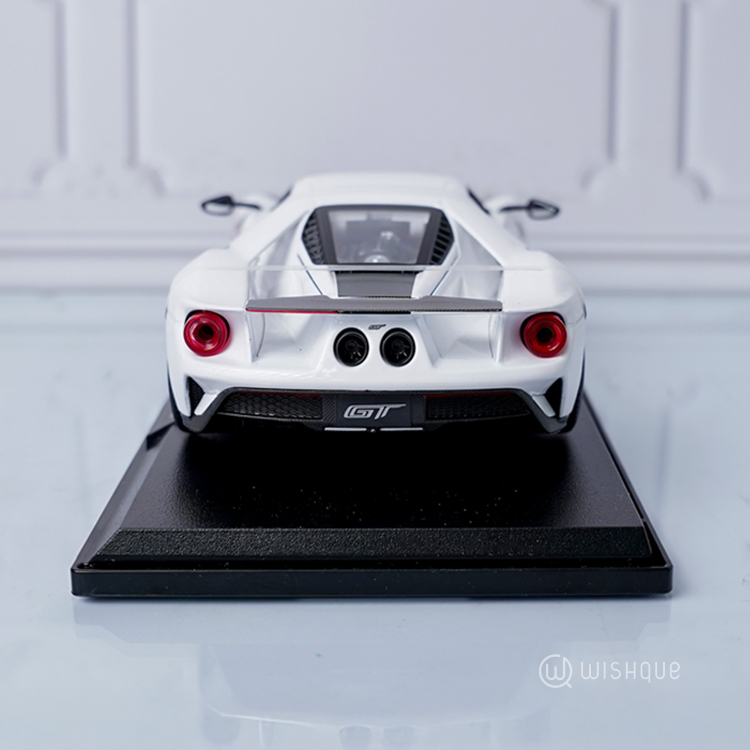 Maisto 2021 Ford GT Heritage White Special Edition
