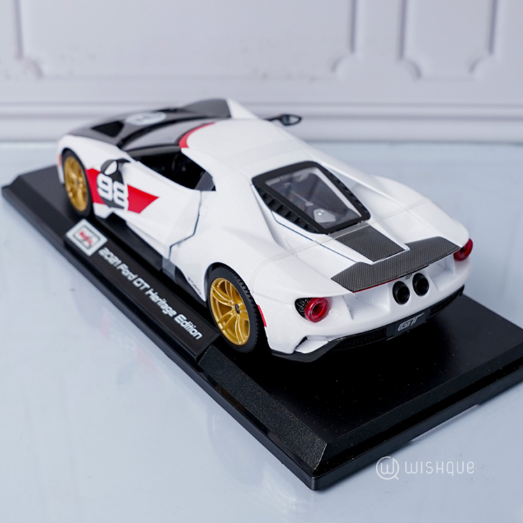 Maisto 2021 Ford GT Heritage White Special Edition