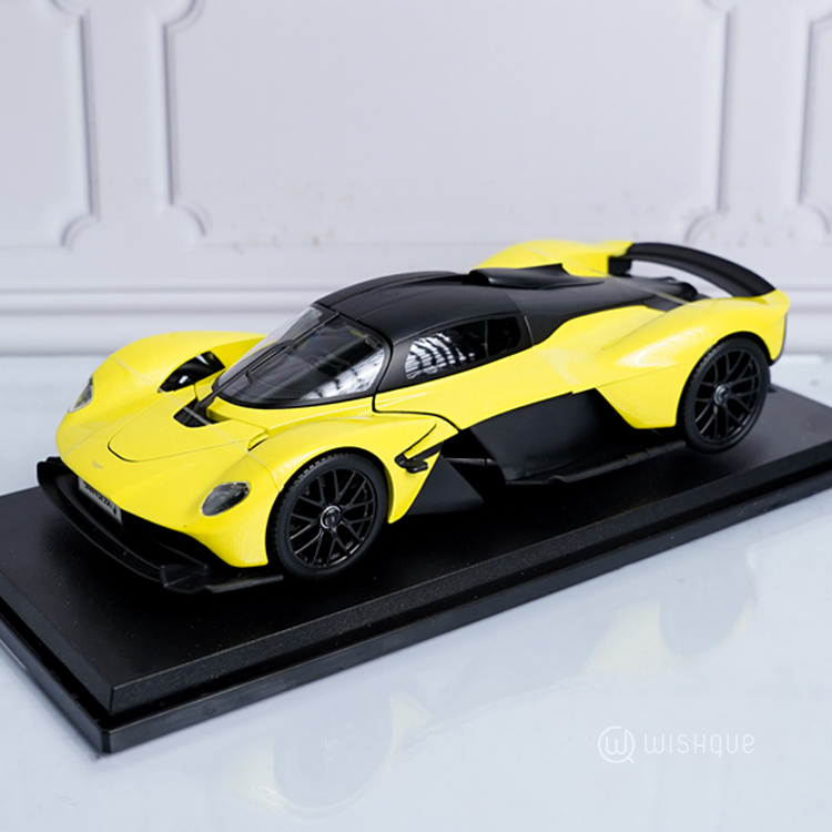 Maisto Aston Martin Valkyrie Yellow Green Model
