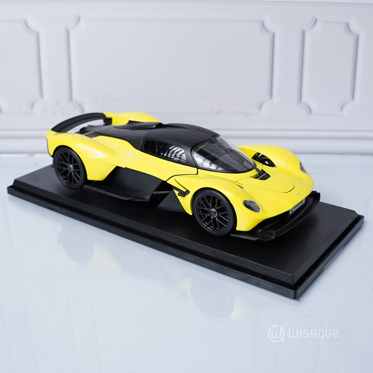 Maisto Aston Martin Valkyrie Yellow Green Model