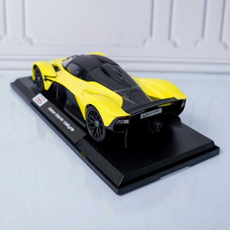 Maisto Aston Martin Valkyrie Yellow Green Model