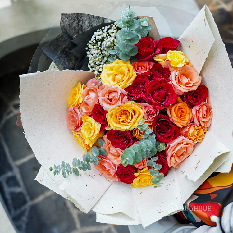Love in Three Hues Fresh Roses Bouquet