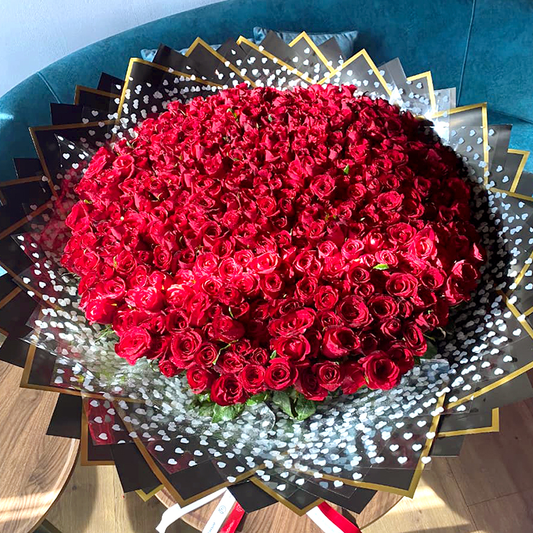 The Grand 400 Roses Bouquet
