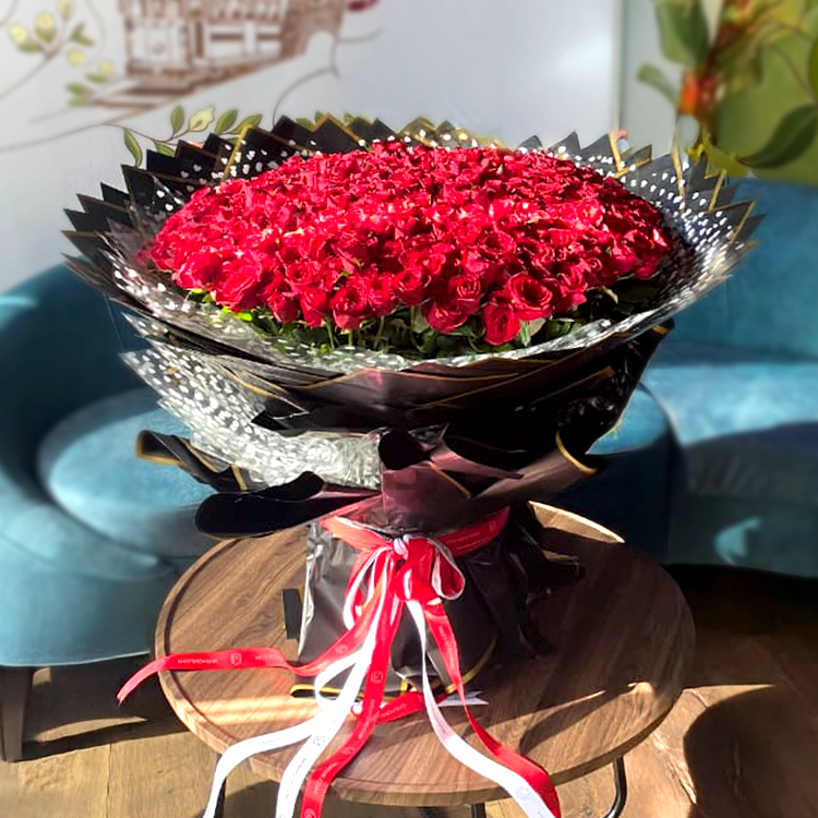 The Grand 400 Roses Bouquet