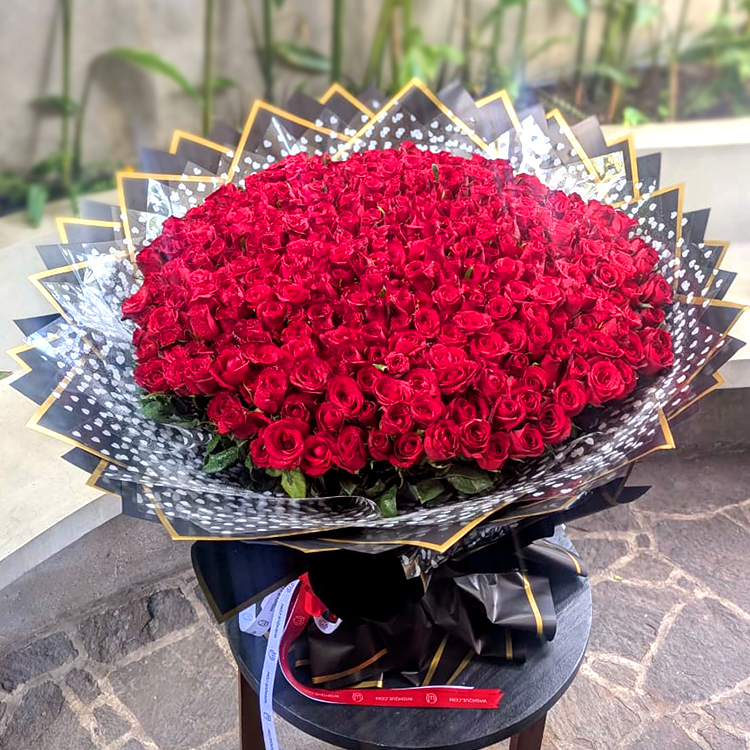The Grand 400 Roses Bouquet