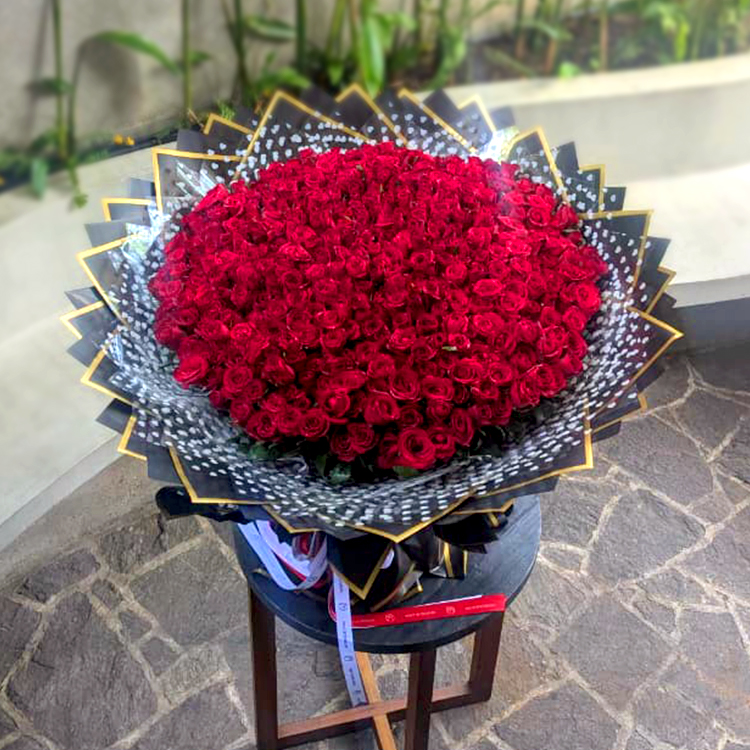 The Grand 400 Roses Bouquet