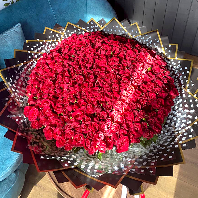 The Grand 400 Roses Bouquet
