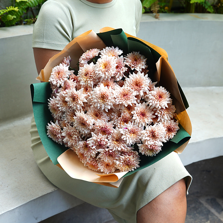 Mocha Blossom Chrysanthemum Bouquet