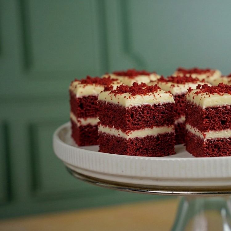 Grand Celebration Red Velvet Cake Party Pack