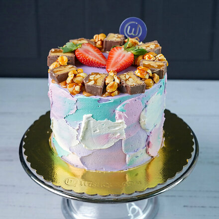 Snickers Chocolate Pastel Cake