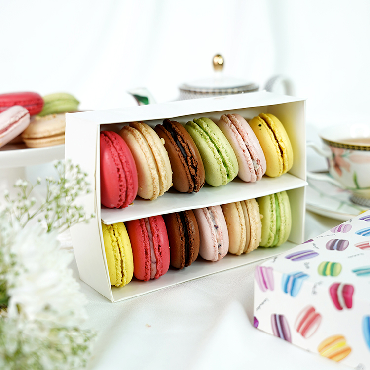 Le Delice French Macaron Collection Box of 12