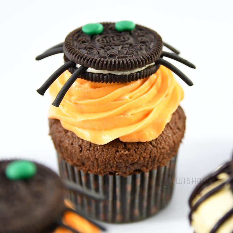 Monstrous Spider Oreo Halloween Cupcakes