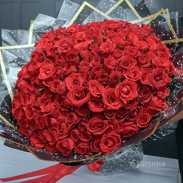 Falling In Love 200 Red Roses Bouquet