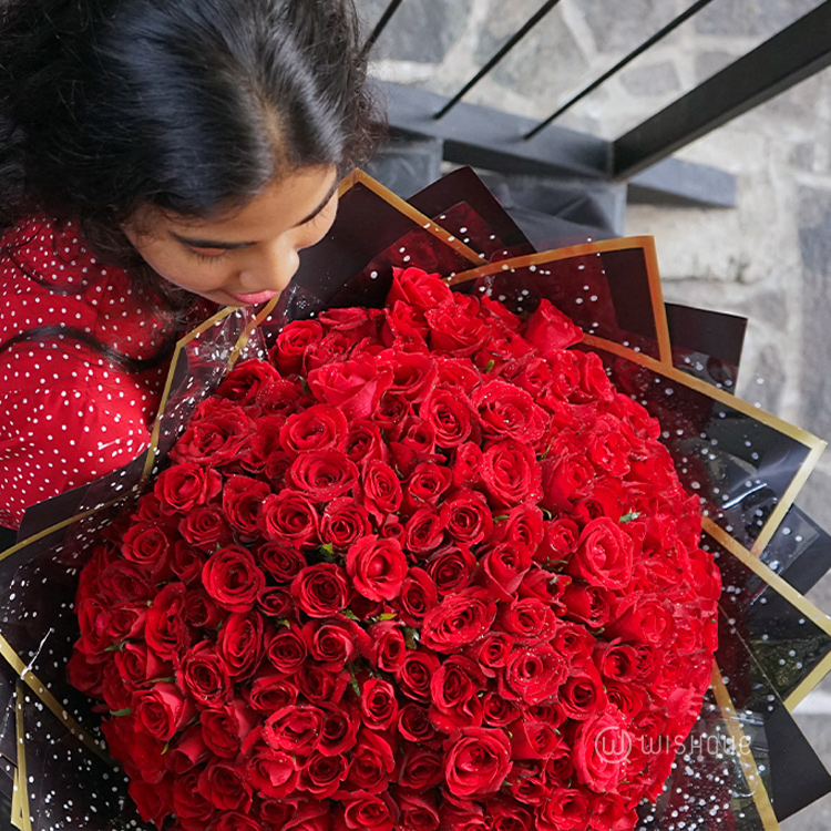 Falling In Love 200 Red Roses Bouquet